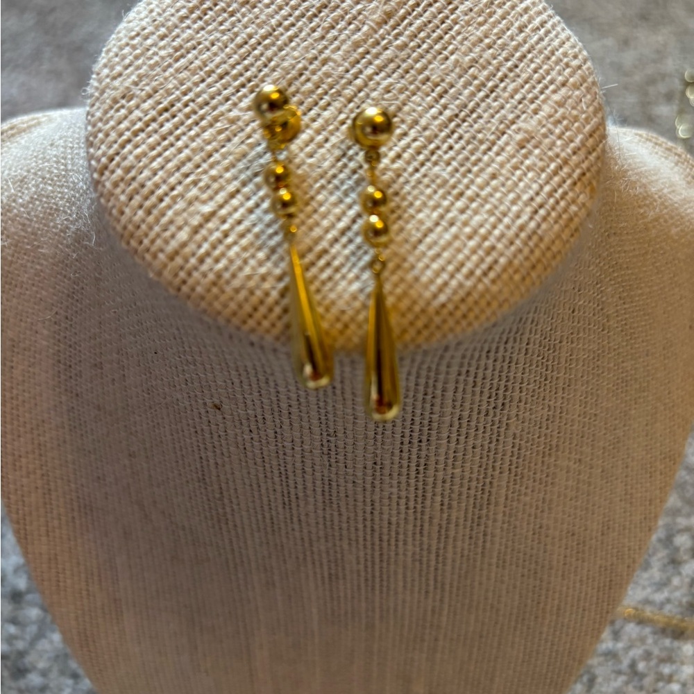 Elegant Gold Drop Earrings